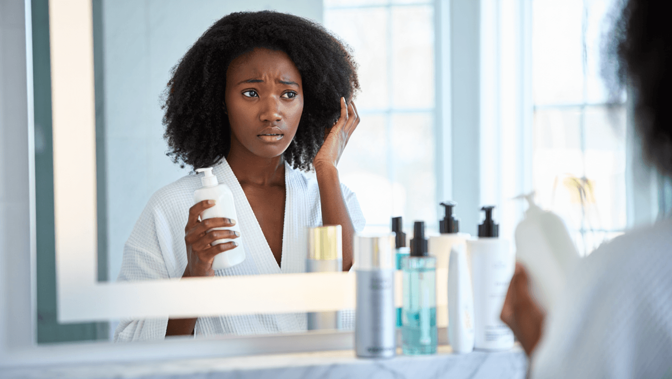 Lavage cheveux : 4 mythes à déconstruire pour prendre soin des cheveux texturés