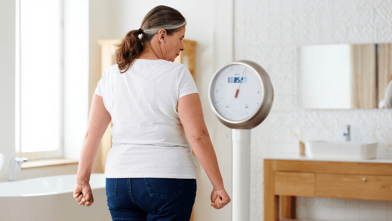 Les femmes qui prennent du poids après 50 ans
sont souvent celles qui oublient cet aliment, selon un coach