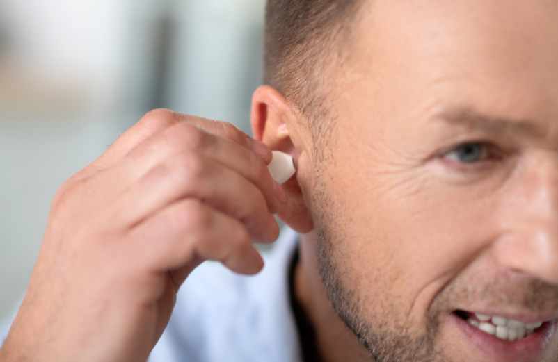 Quels sont les appareils auditifs les plus discrets et invisibles ? Blune