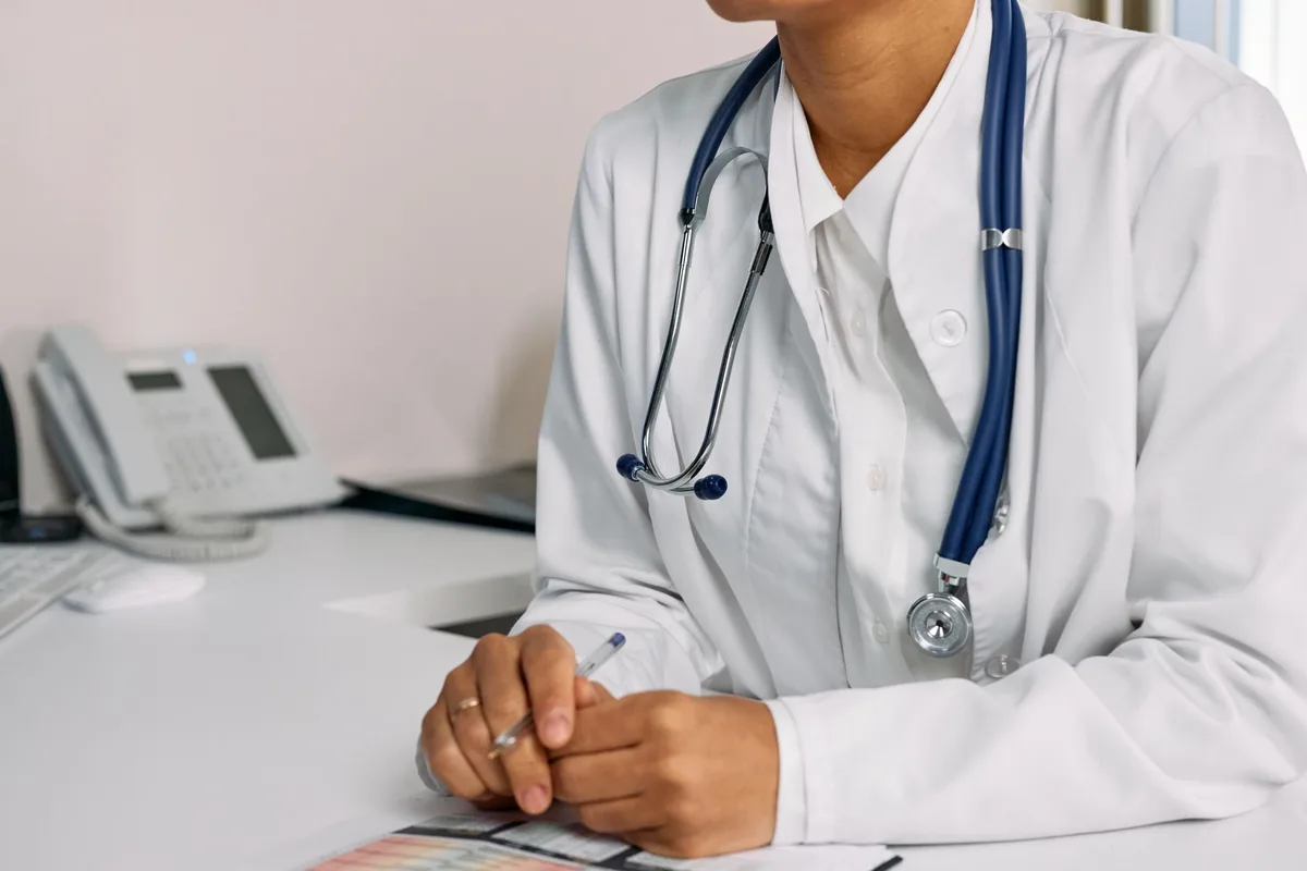 Consultation médicale de suivi après une intervention