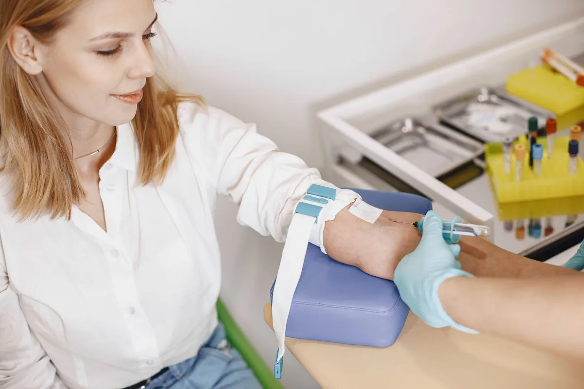 Prise de sang et analyses biologiques pour dépister les carences pendant la grossesse