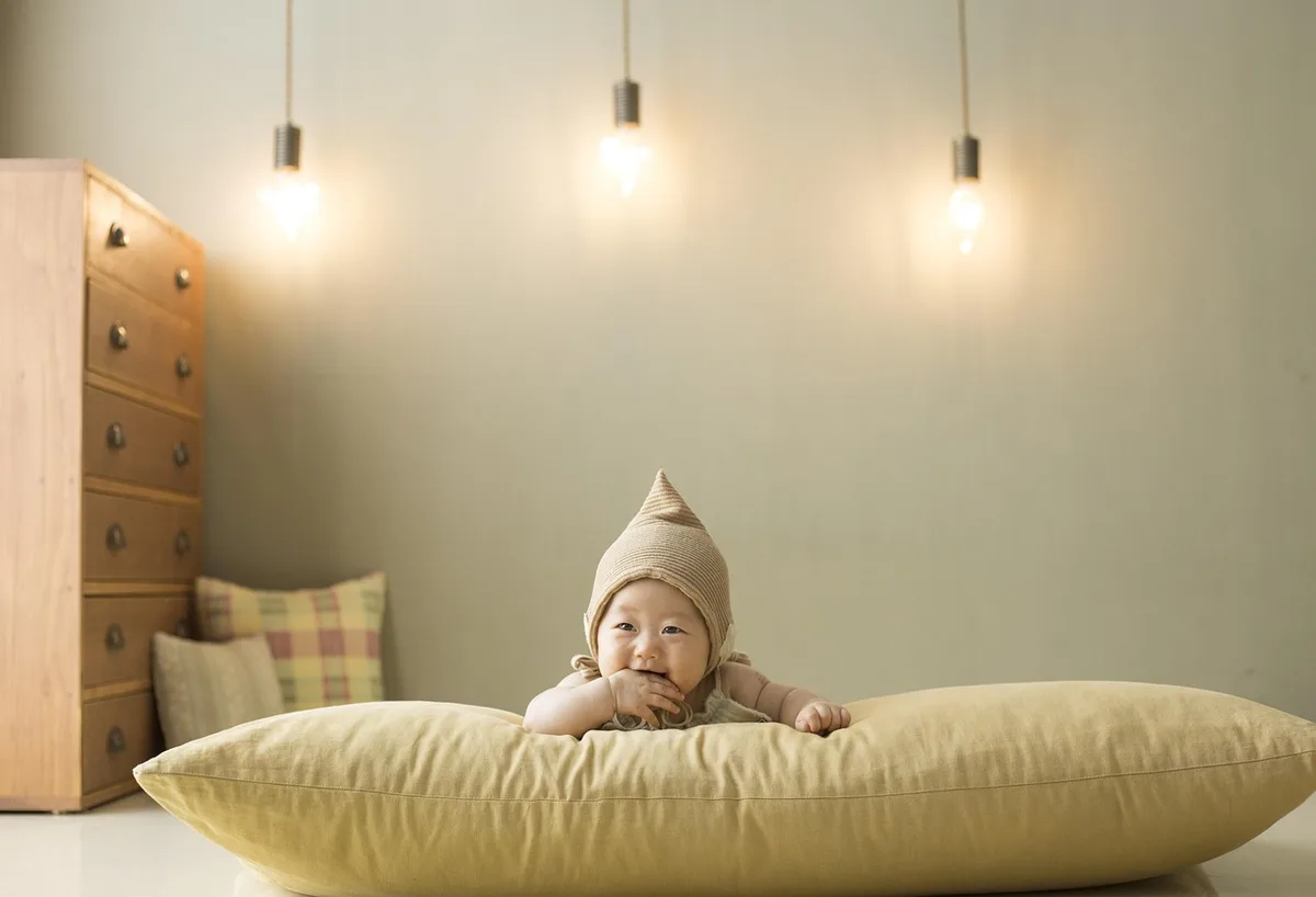 Humidificateur posé dans une chambre d’enfant en plein jour