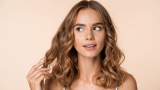 Bouclés ou ondulés : comment reconnaître son type de cheveux ?