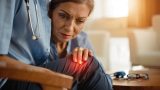 Cinq idées reçues sur l&rsquo;arthrose : mythes, causes et traitements