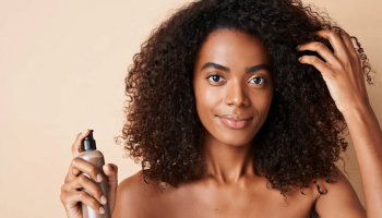 Comment équilibrer protéines, humectants et émollients pour des boucles saines?