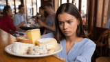 Comment manger moins de fromage sans frustration : 10 astuces simples