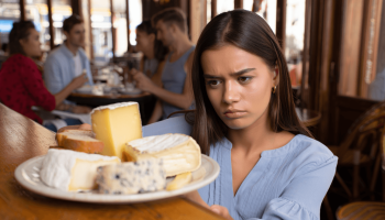 Comment manger moins de fromage sans frustration : 10 astuces simples