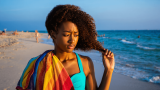 Comment protéger et hydrater vos boucles à la plage en été ?