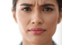 Gonflement des lèvres : causes, symptômes et traitements