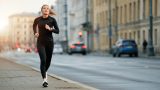 Marcher le matin à jeun aide-t-il vraiment à brûler plus de graisses selon un endocrinologue ?