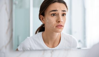 Peau sèche ou déshydratée : comment les différencier et les traiter ?