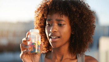 Pourquoi faire une cure de gummies pour cheveux bouclés et crépus ?