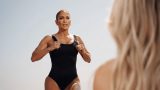 Trois méthodes de Jennifer Lopez pour garder une silhouette tonique à 56 ans