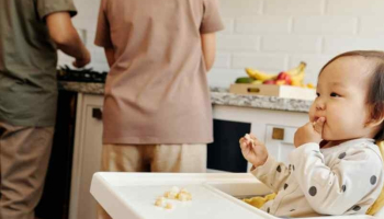 Alimentation d’un bébé mois par mois : les étapes clés que tous les parents devraient connaître