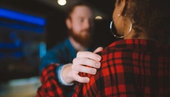 Comment aider un proche en dépression : 10 conseils pratiques et ressources
