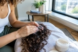 Comment commencer une routine cheveux bouclés quand on est débutant ?