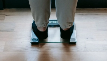 Pourquoi on ne grossit pas sans manger : le rôle du métabolisme ?