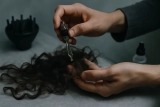 Transition automnale : plan d&rsquo;action pour cheveux bouclés forts et denses